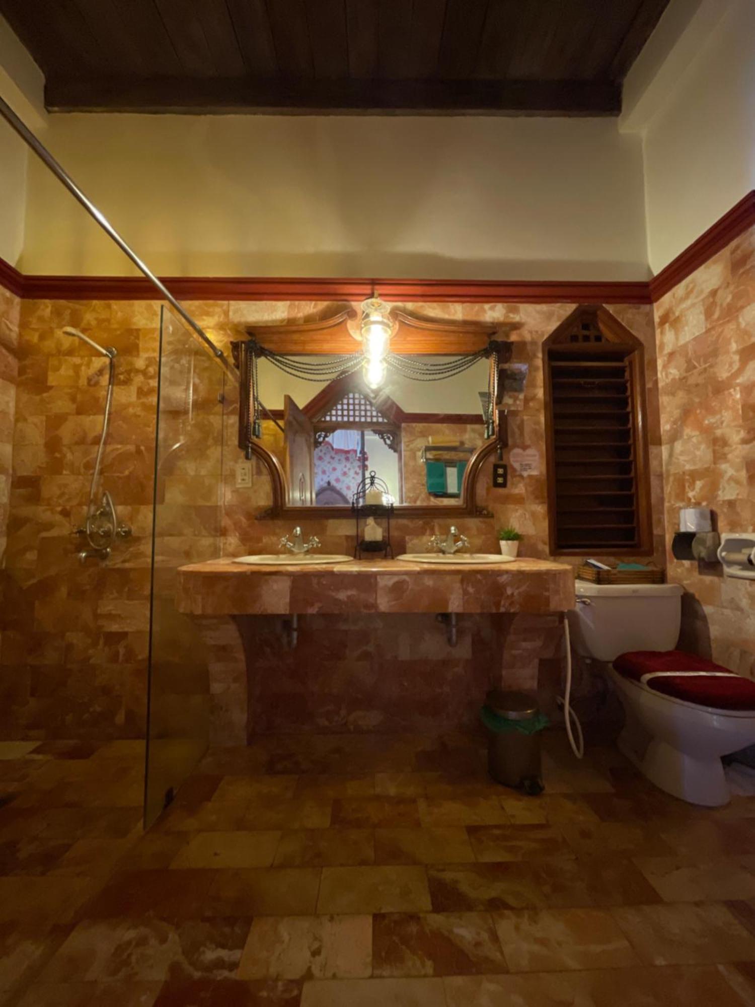 Tropicana Castle Dive Resort Powered By Cocotel Puerto Galera Habitación foto